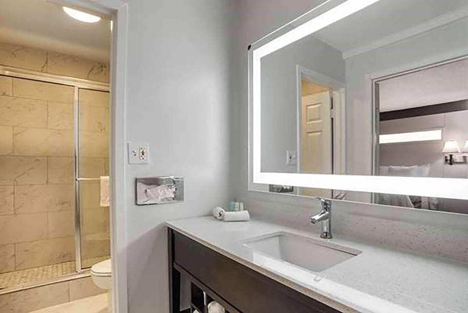 Shower, free toiletries, hair dryer, towels