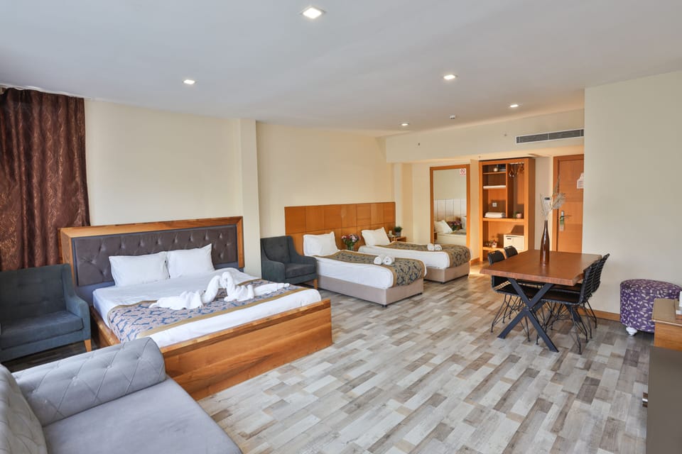 Family Room | Minibar, in-room safe, blackout drapes, soundproofing