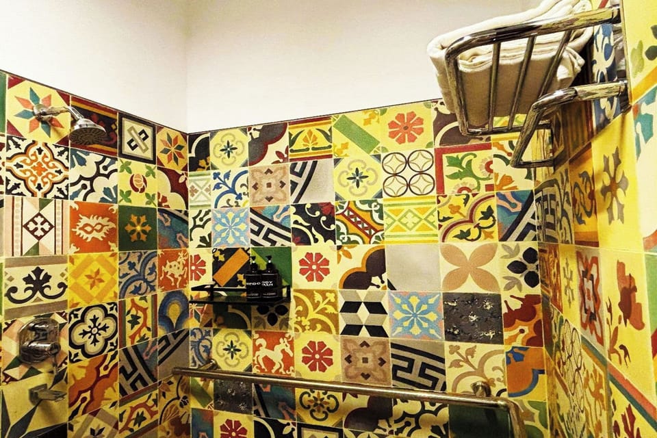 Deluxe Double Room | Bathroom | Shower, rainfall showerhead, free toiletries, hair dryer