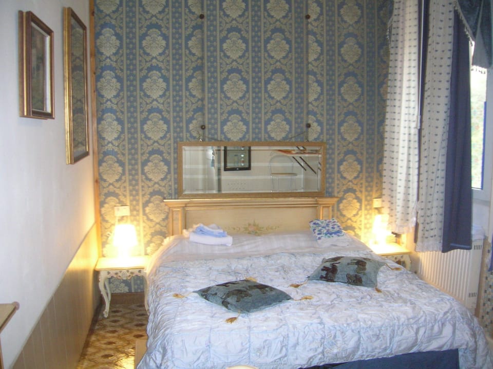 Classic Double Room, 1 Bedroom | Frette Italian sheets, hypo-allergenic bedding, down comforters