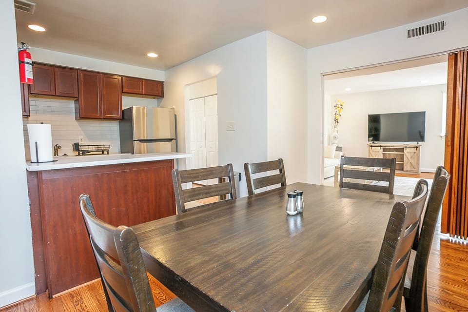 Comfort Apartment, Balcony | In-room dining