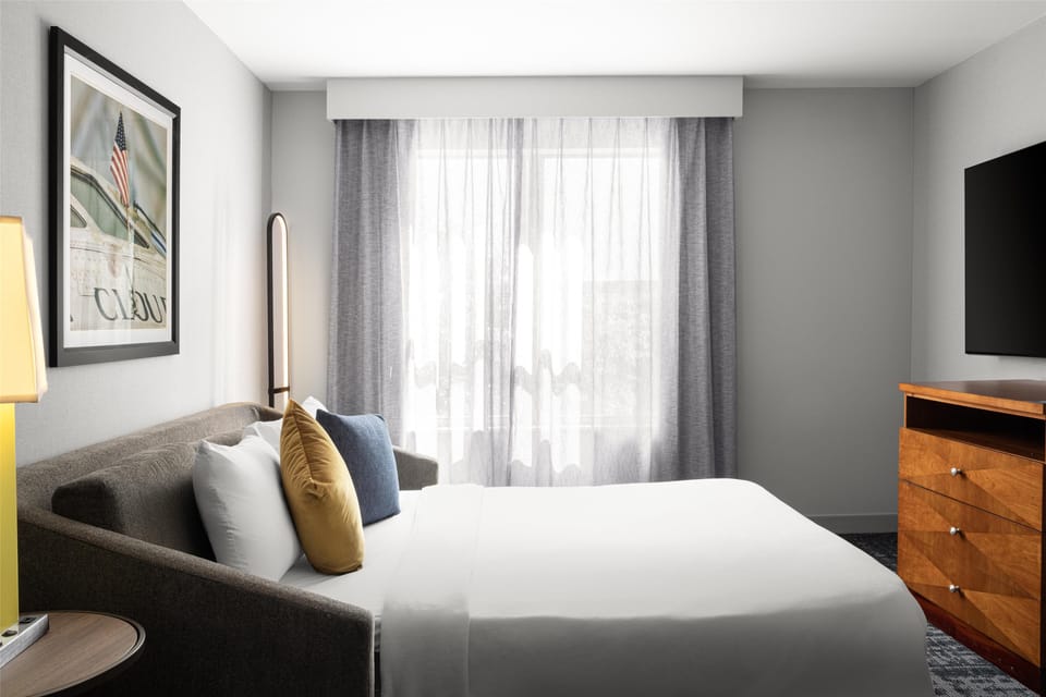 Pillowtop beds, in-room safe, desk, laptop workspace
