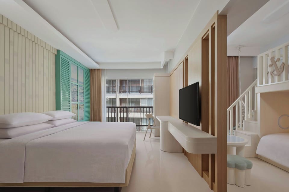 Family Suite, 1 King Bed, Smoking | In-room safe, desk, blackout drapes, soundproofing
