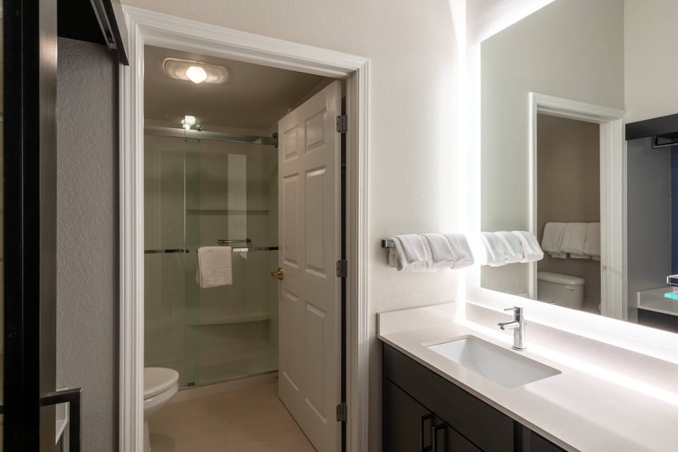Combined shower/tub, designer toiletries, hair dryer, towels