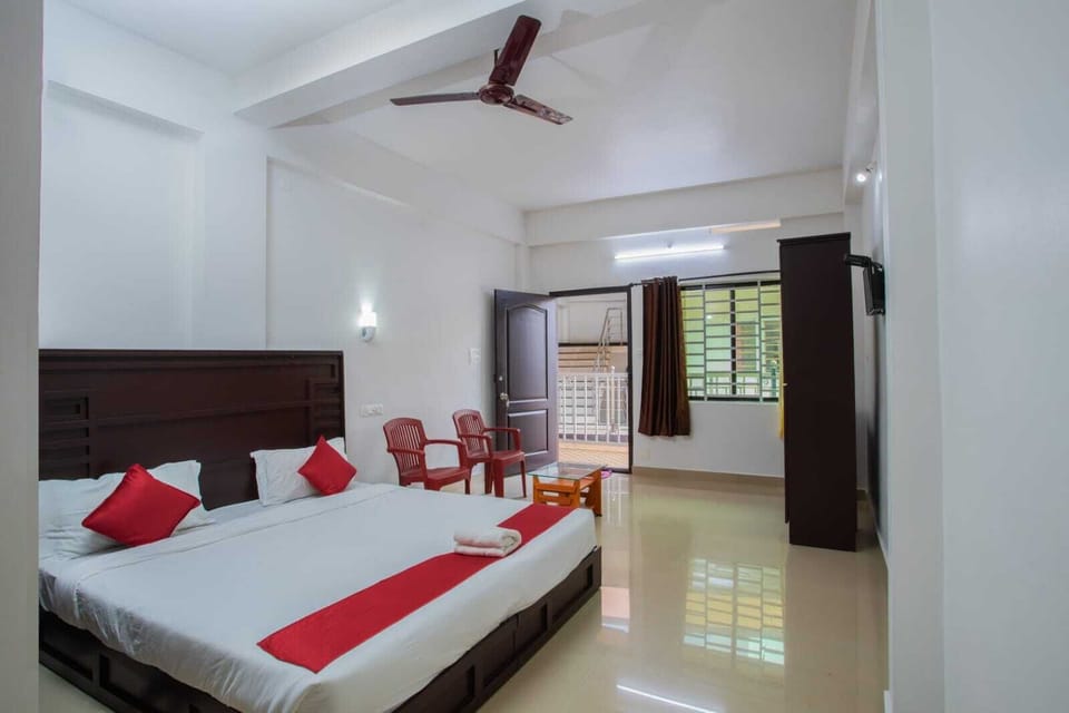 Double Room | Desk