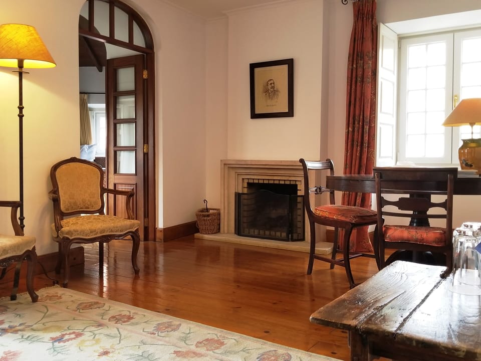 Suite | Living area | TV