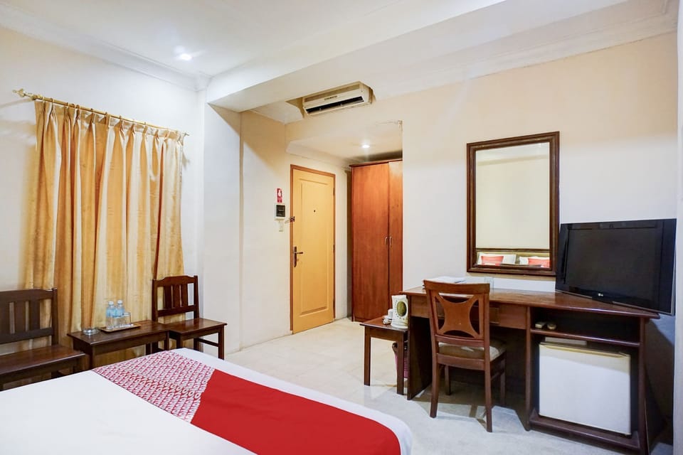 Deluxe Double Room | Laptop workspace, WiFi (free), bed sheets