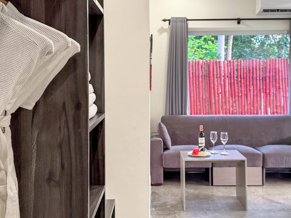 Premier Villa, 2 Bedrooms, Private Pool | Wardrobe