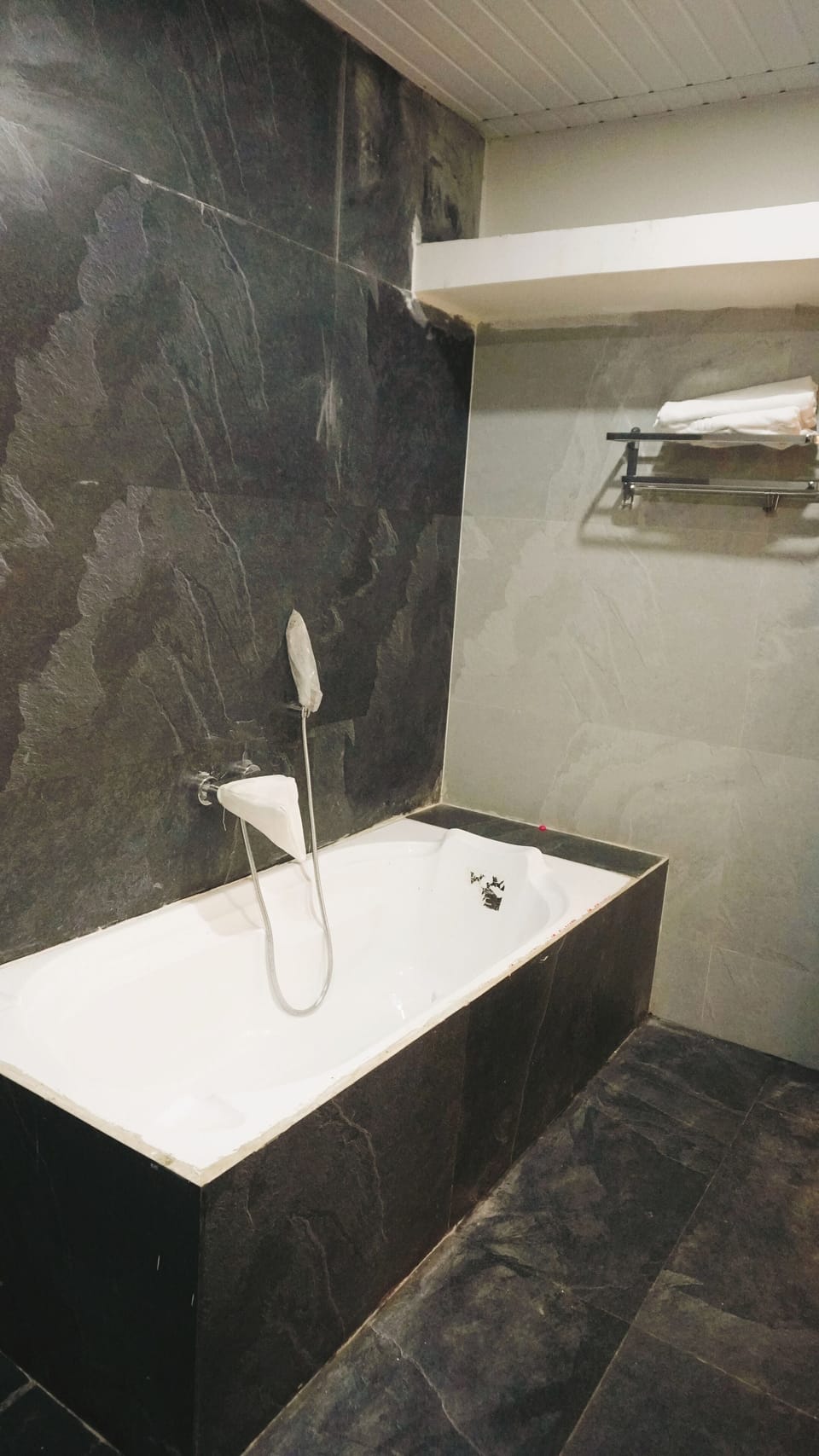 Deluxe Suite, City View | Soundproofing, iron/ironing board, WiFi (free)