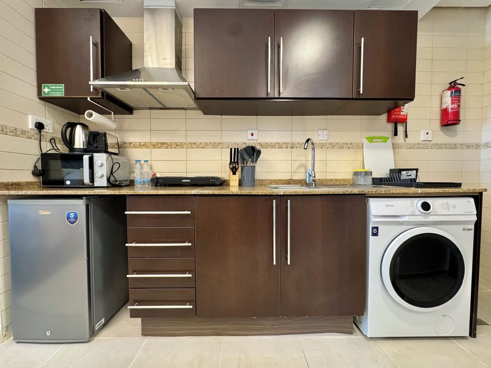 Studio, City View | Private kitchen | Electric kettle