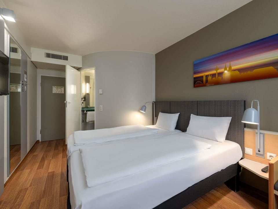 Twin Room, 2 Twin Beds (New Sleep Easy Concept) | Desk, iron/ironing board, free WiFi, bed sheets
