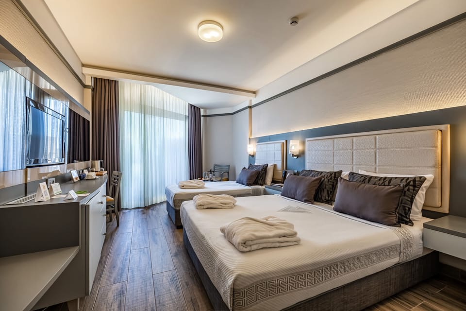 Standard Room | Free minibar, in-room safe, blackout drapes, soundproofing