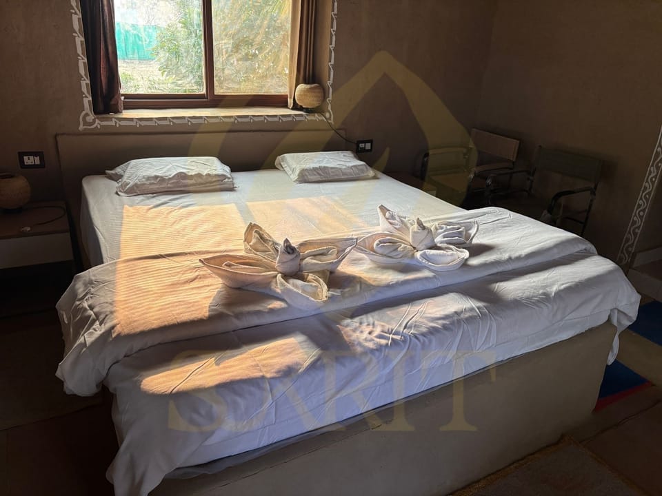 Traditional Double Room, 1 King Bed | Desk, bed sheets