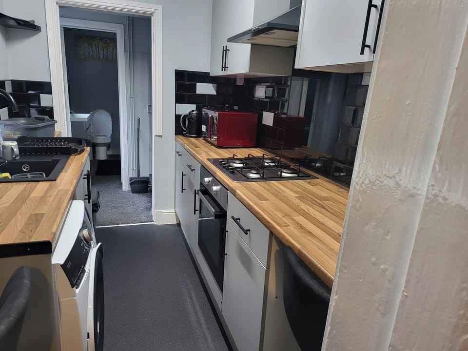 Apartment | Private kitchen | Fridge, microwave, oven, stovetop