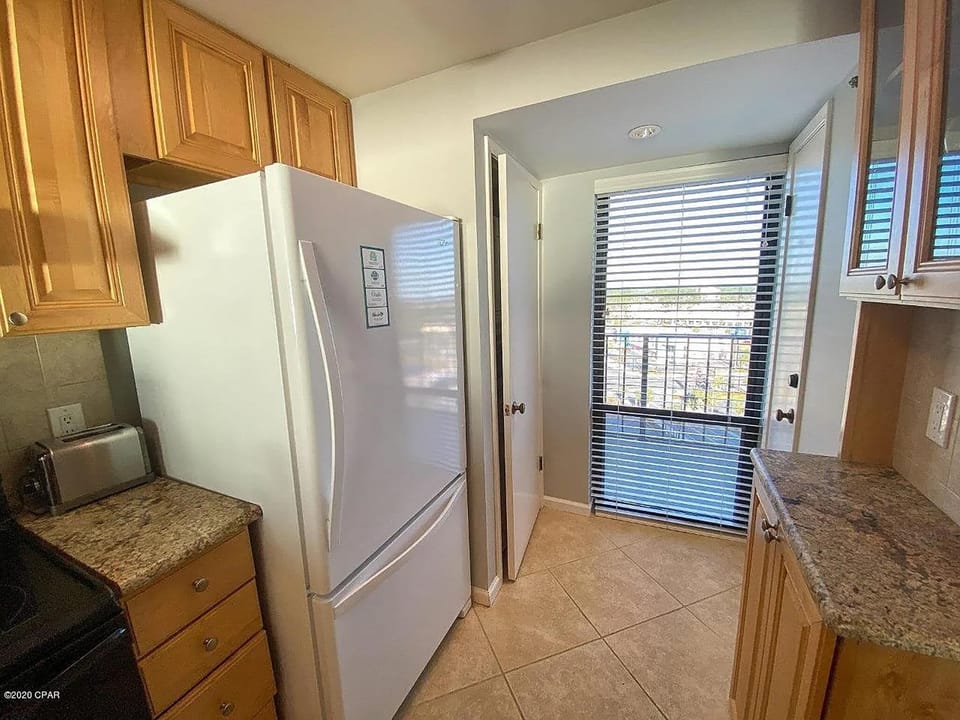 Condo, 1 King Bed with Sofa bed (Edgewater Tower 3-1104) | Interior