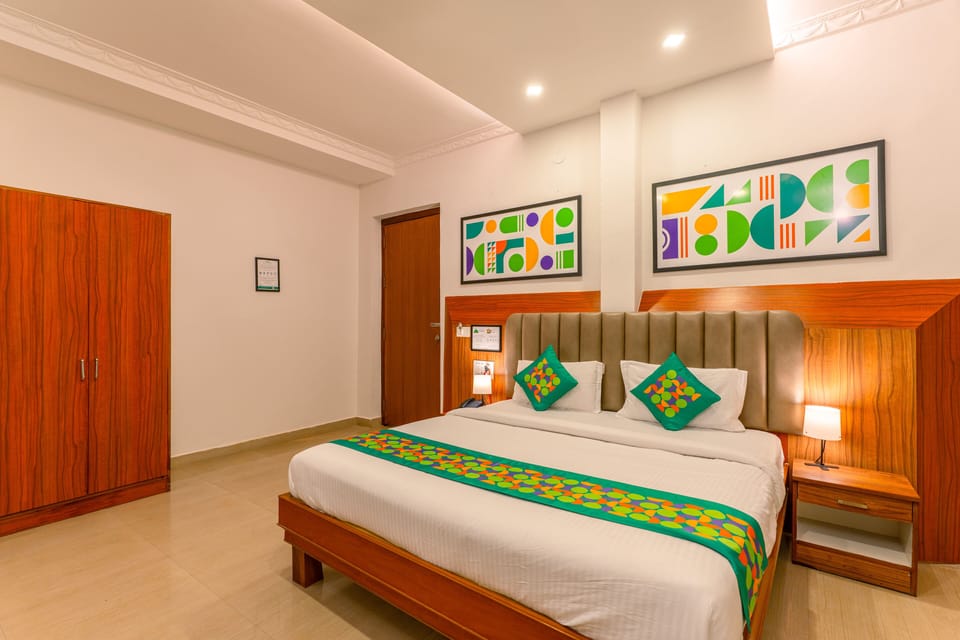 Standard Room | Desk, blackout drapes, iron/ironing board, bed sheets