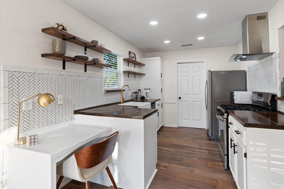 Superior House, 4 Bedrooms, Non Smoking, Private Pool | Private kitchen | Coffee/tea maker, electric kettle