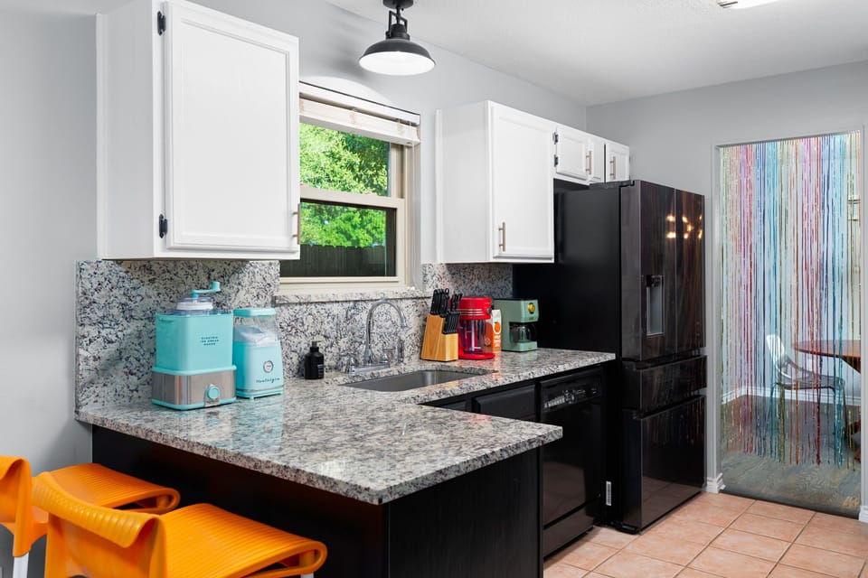 Family House, 6 Bedrooms, Non Smoking, Private Pool | Private kitchen | Coffee/tea maker, electric kettle, toaster