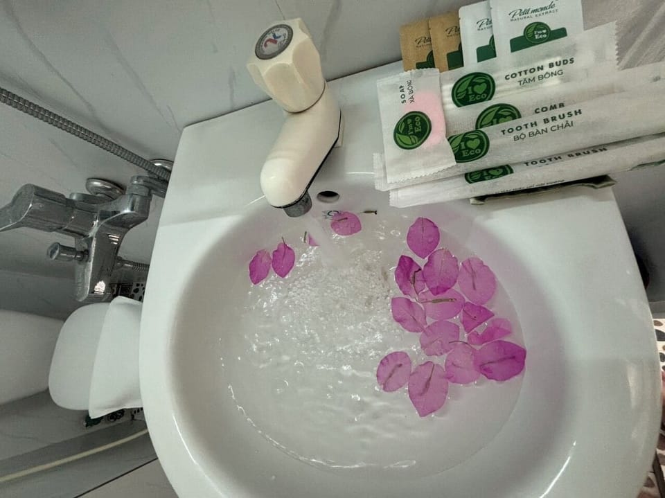 Family Triple Room, Courtyard View | Bathroom | Slippers, bidet