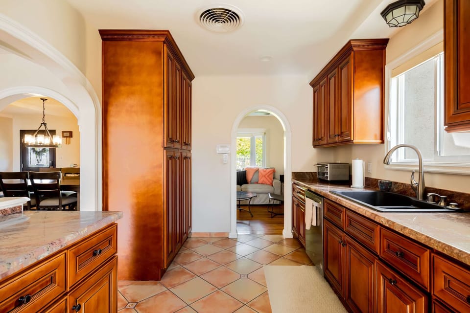 House | 4 bedrooms, high-speed internet