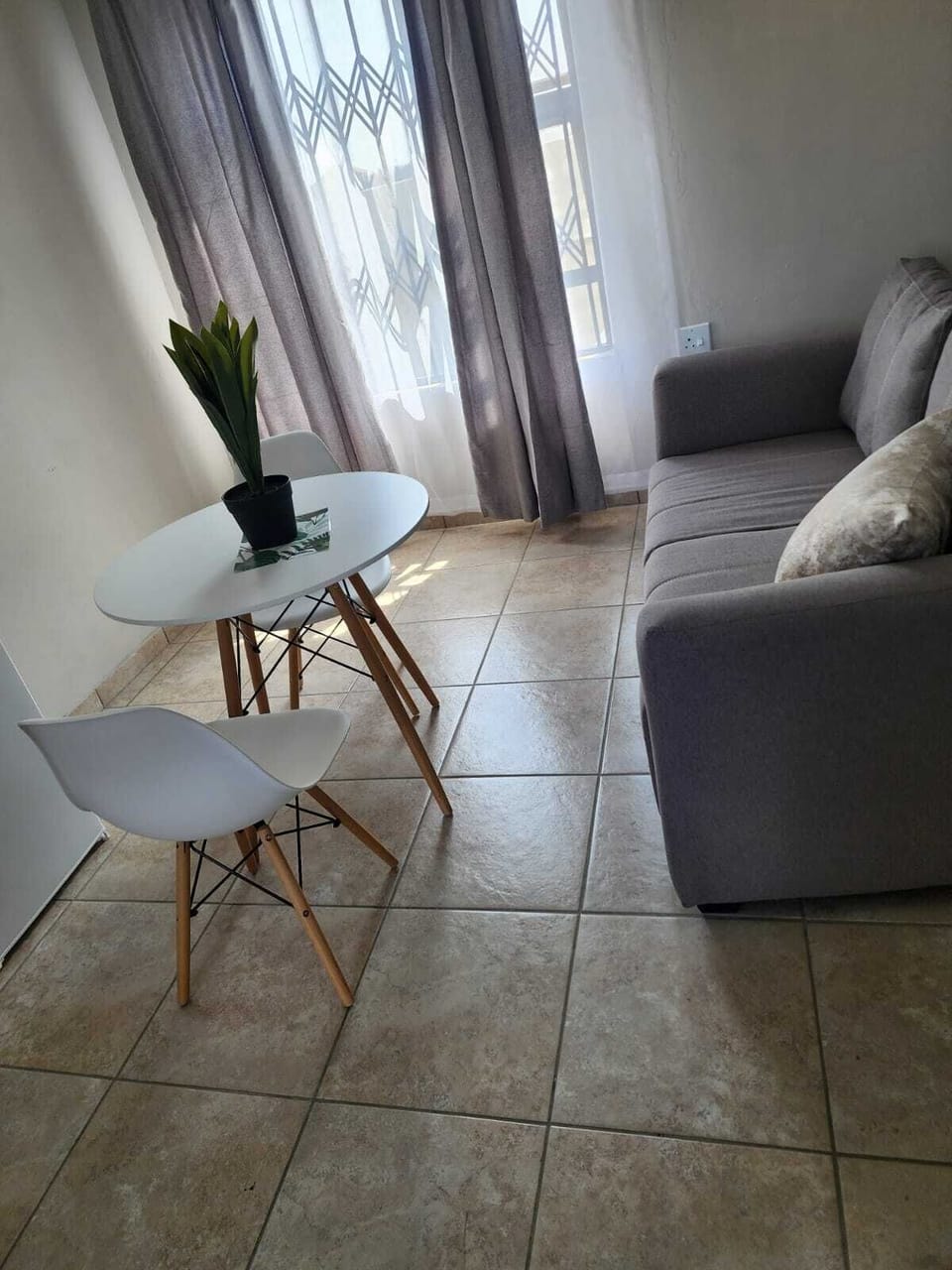 Room, 1 Bedroom | Dining