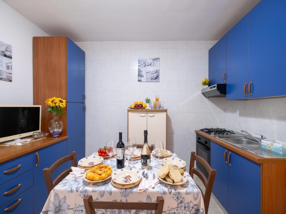 House, 1 Bedroom, Smoking, Balcony | Dining