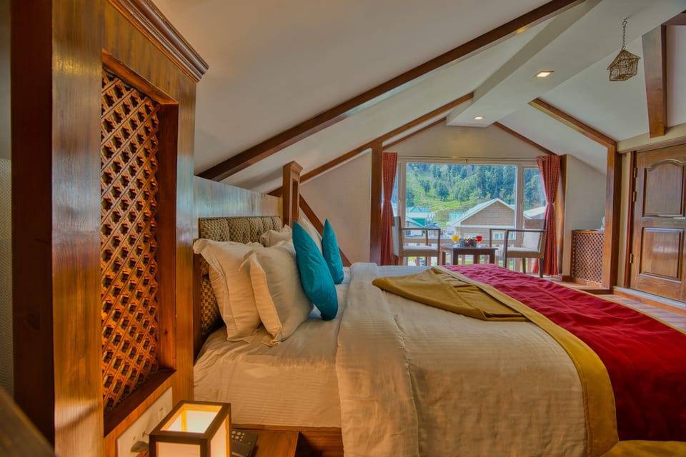 Premium Double Room, Balcony, Mountain View | Premium bedding, desk, laptop workspace, iron/ironing board (on request)