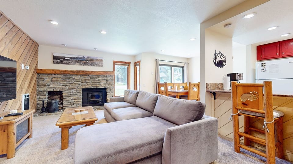Condo, 1 Bedroom | Living area | Smart TV