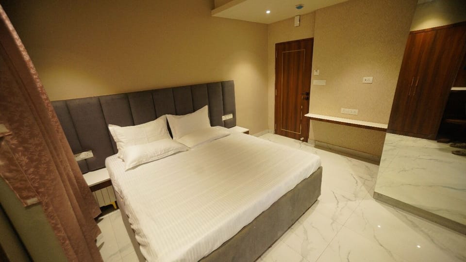 Deluxe Double or Twin Room, Balcony, City View | Free WiFi