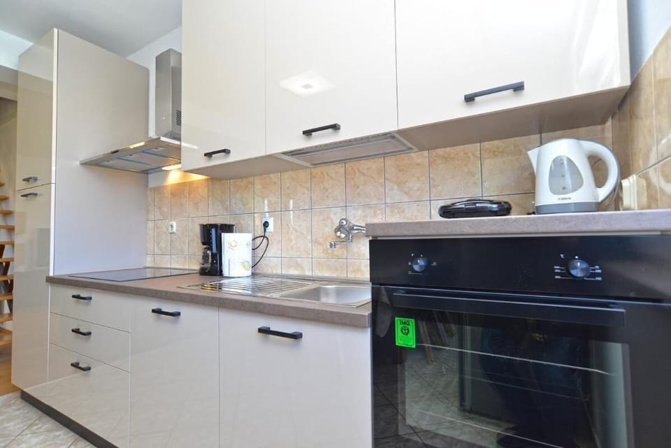 Apartment, 3 Bedrooms, Smoking, Balcony | Interior