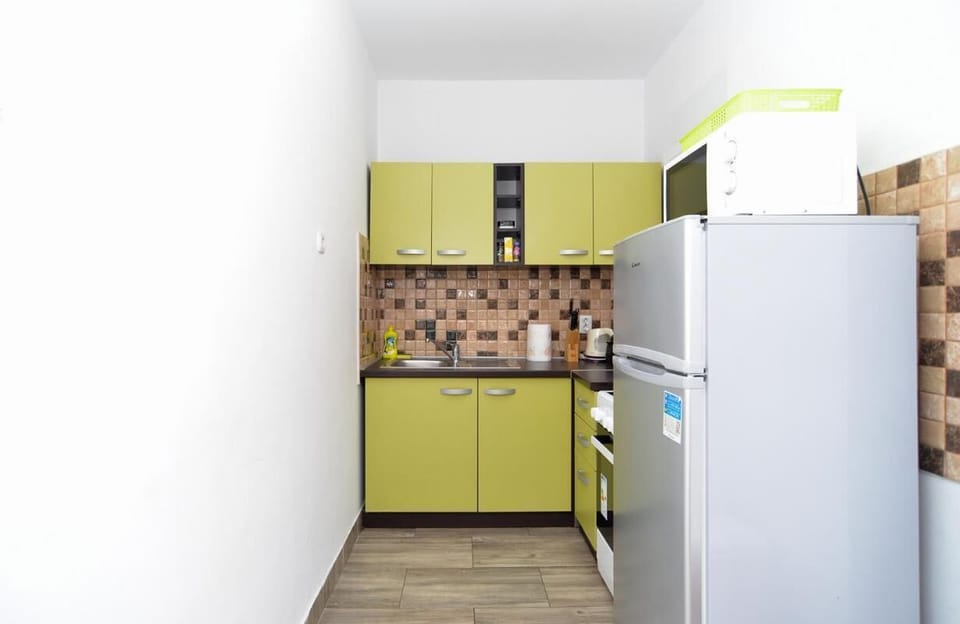 Apartment, 3 Bedrooms, Smoking, Balcony | Dining room