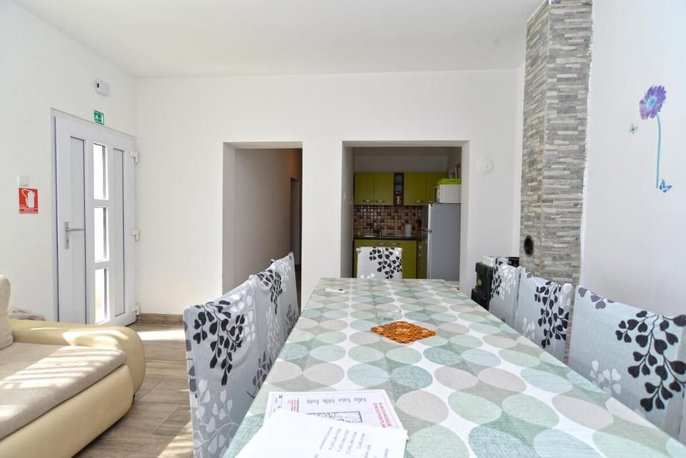 Apartment, 3 Bedrooms, Smoking, Balcony | Interior