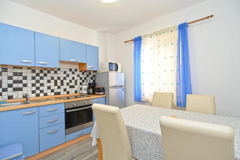 Apartment, 2 Bedrooms, Smoking, Terrace | Interior