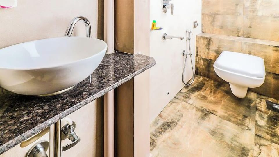 Deluxe Double Room, City View | Bathroom | Shower, free toiletries, slippers, towels