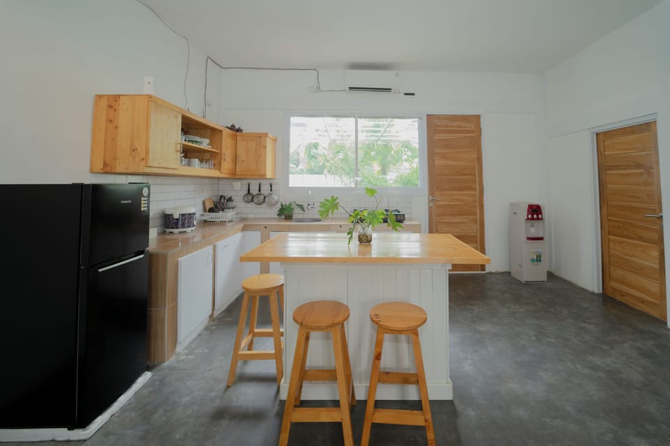 Family Villa | Private kitchen | Fridge, stovetop, cookware/dishes/utensils