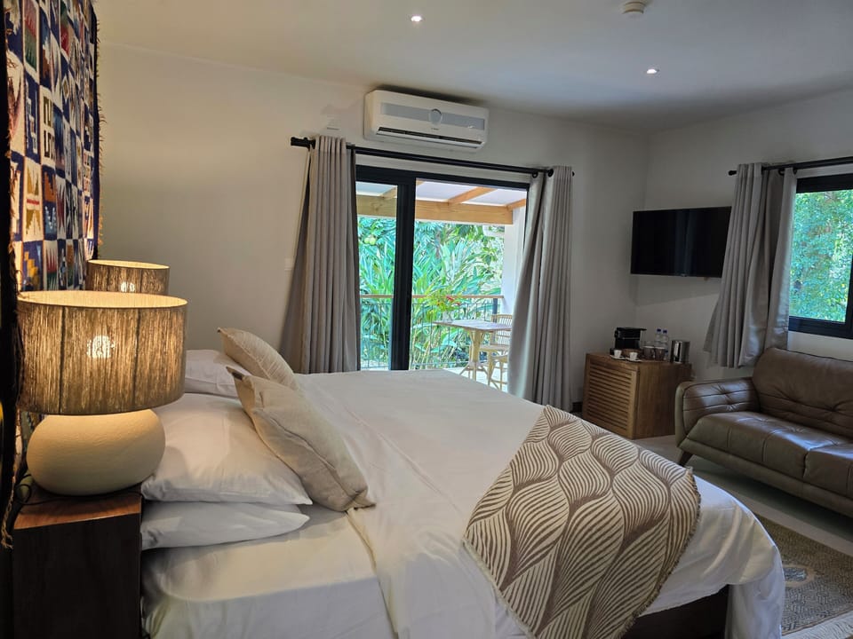 Deluxe Double Room, Garden View | In-room safe, blackout drapes, free WiFi