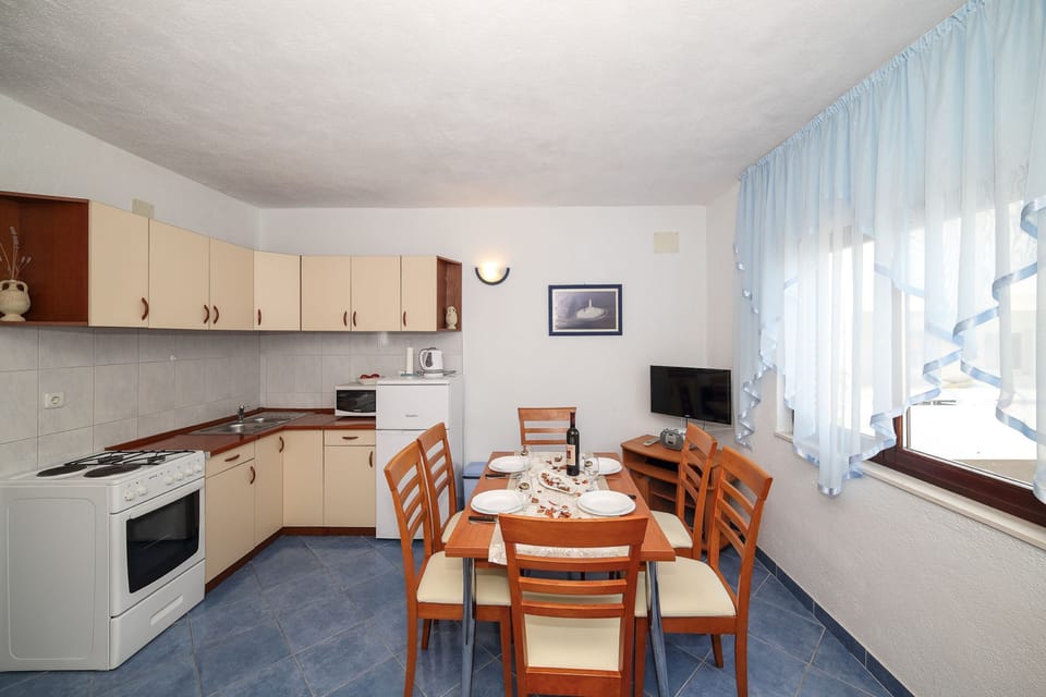House (Five Bedroom Holiday Home with Terrac) | Private kitchen | Fridge