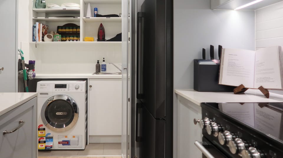 Luxury Apartment, 3 Bedrooms, Ocean View | Laundry