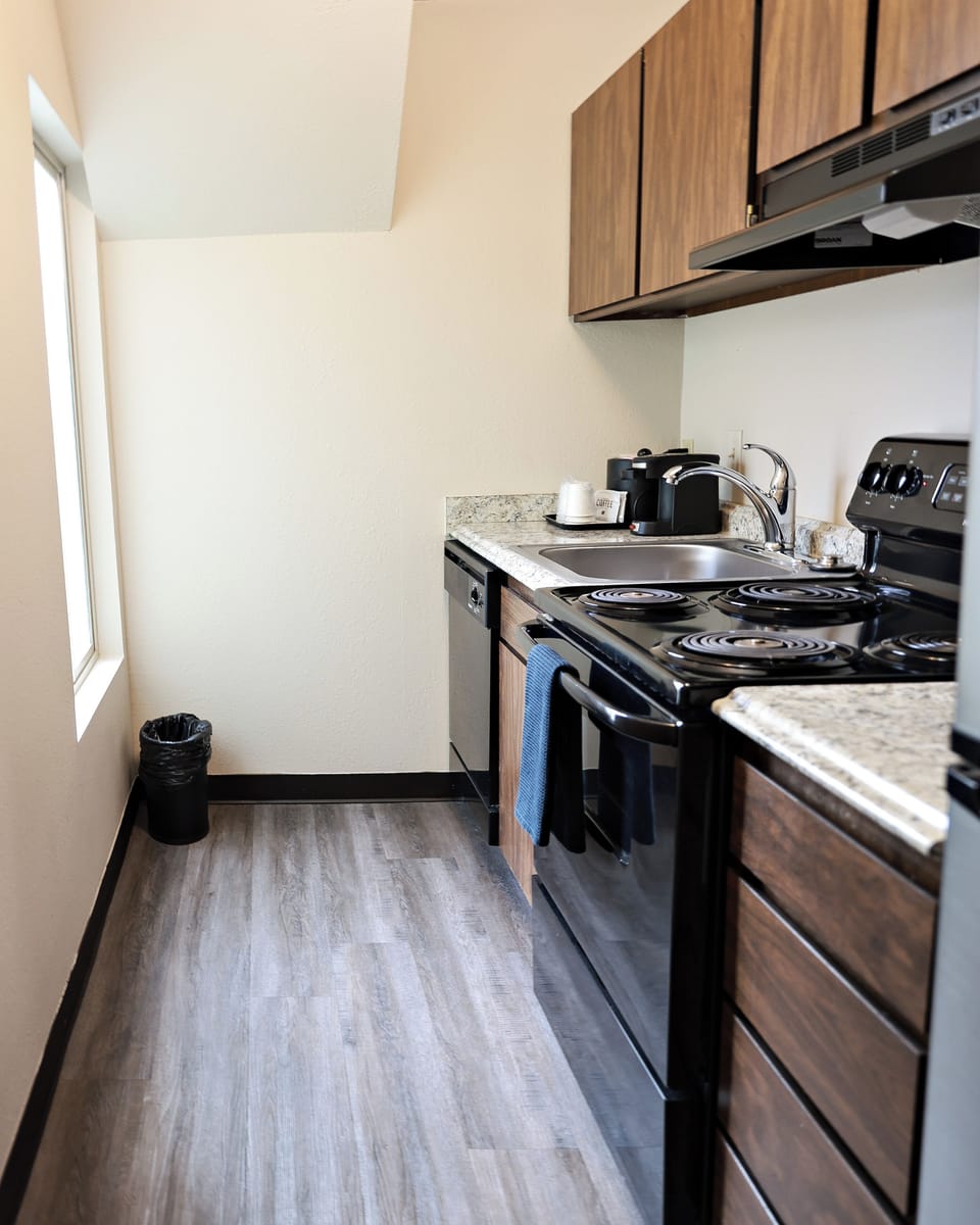 Microwave, coffee/tea maker