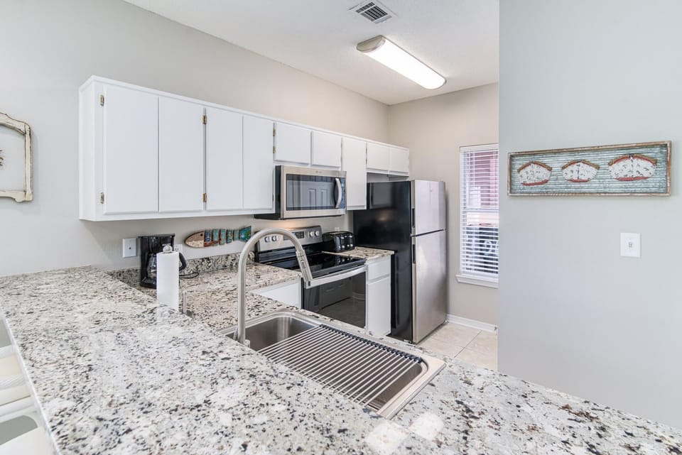 House, Multiple Beds (Gulf Walk 506) | Private kitchen | Oven, toaster