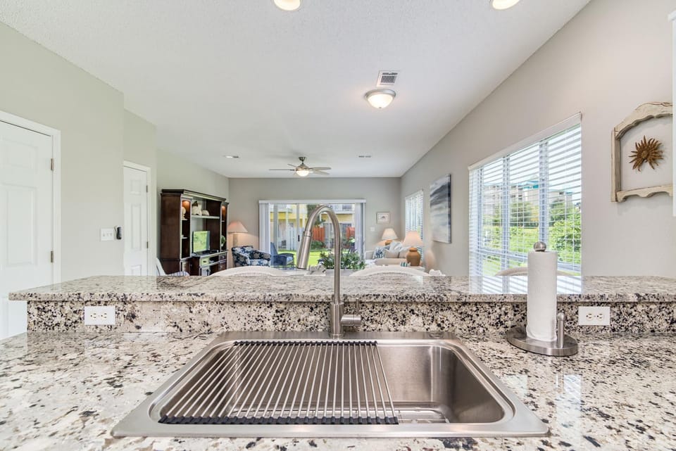House, Multiple Beds (Gulf Walk 506) | Private kitchen | Oven, toaster