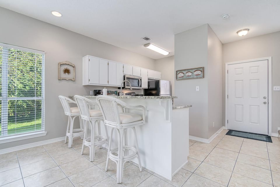 House, Multiple Beds (Gulf Walk 506) | Private kitchen | Oven, toaster