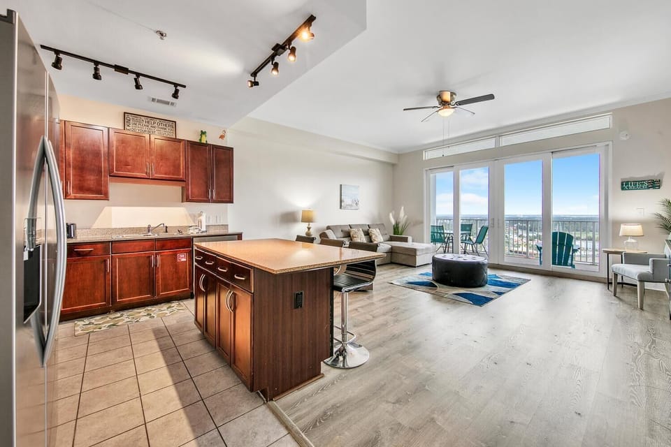 Condo, 1 King Bed with Sofa bed (Laketown Wharf 2135) | Interior