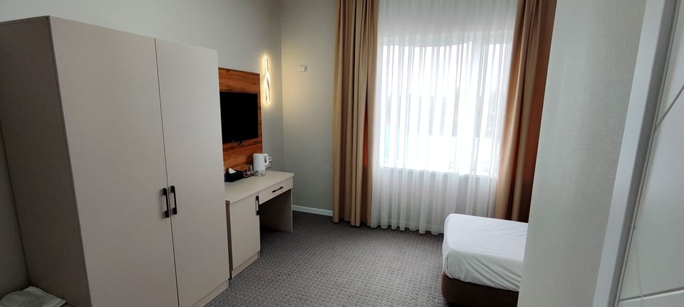 Classic Single Room | Premium bedding, in-room safe, laptop workspace