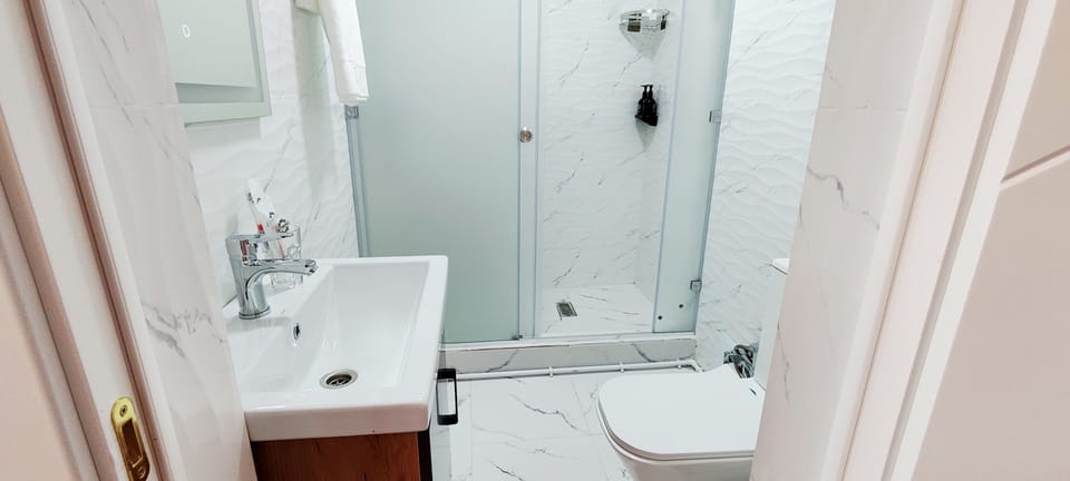 Classic Double Room | Bathroom | Hair dryer, bathrobes, slippers, towels