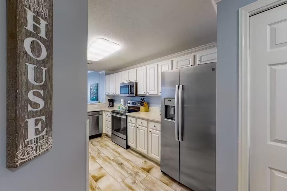 Condo, Multiple Beds (Palacio 1704) | Private kitchen | Oven, toaster