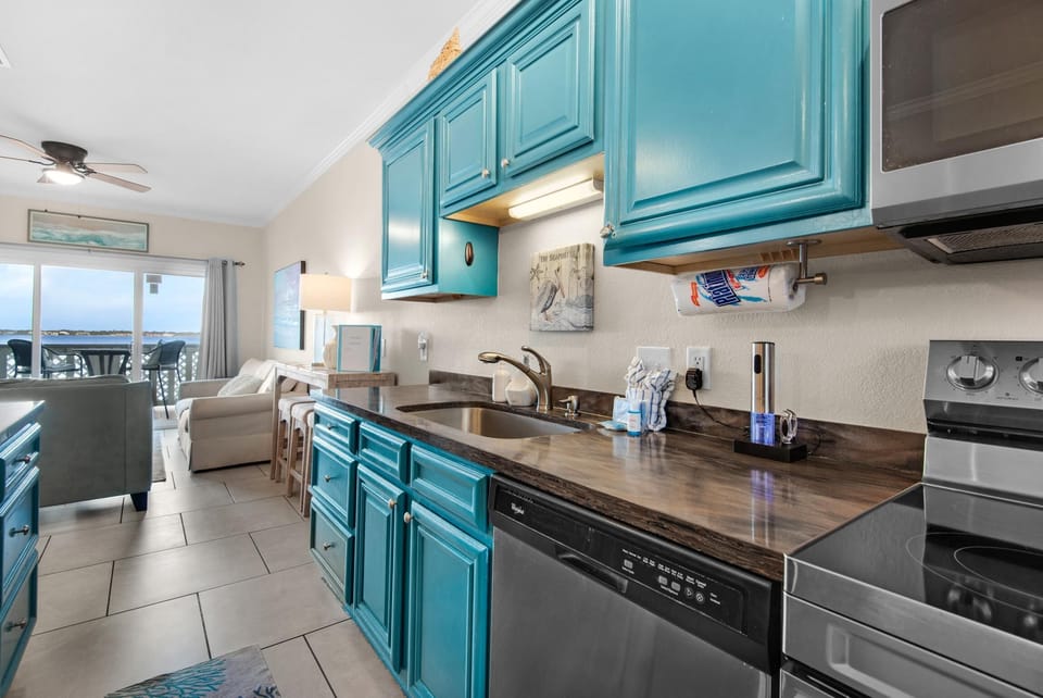 Condo, Multiple Beds (Baywatch E3) | Private kitchen | Oven, toaster, paper towels