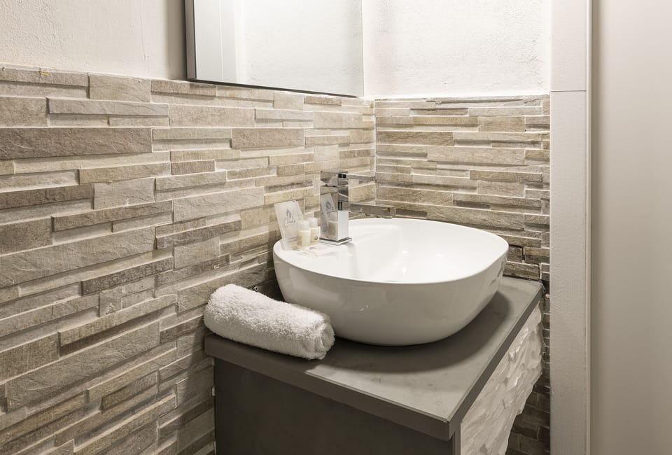 Comfort Double Room | Bathroom | Shower, hair dryer, towels, soap