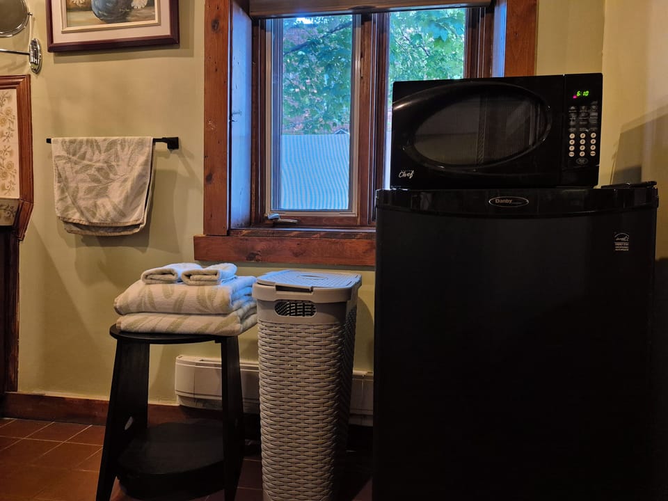Deluxe Double Room, 1 Double Bed, Private Bathroom, Garden View (La Poésie) | Bathroom | Combined shower/tub, eco-friendly toiletries, bathrobes, slippers