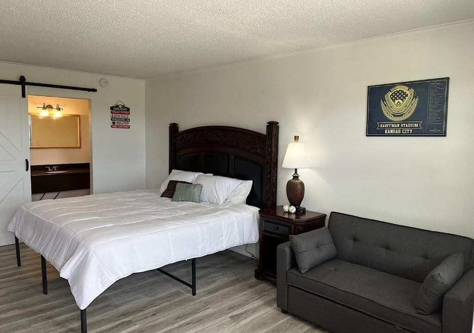 Standard Single Room | Individually decorated, individually furnished, free WiFi, bed sheets
